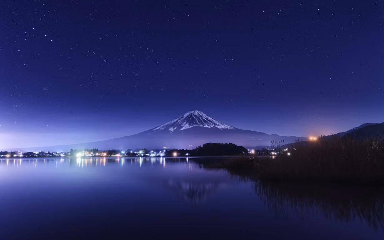 Best Hotels in Tokyo 2025: Tokyo skyline and Mount Fuji at sunset viewed from a luxury hotel rooftop.